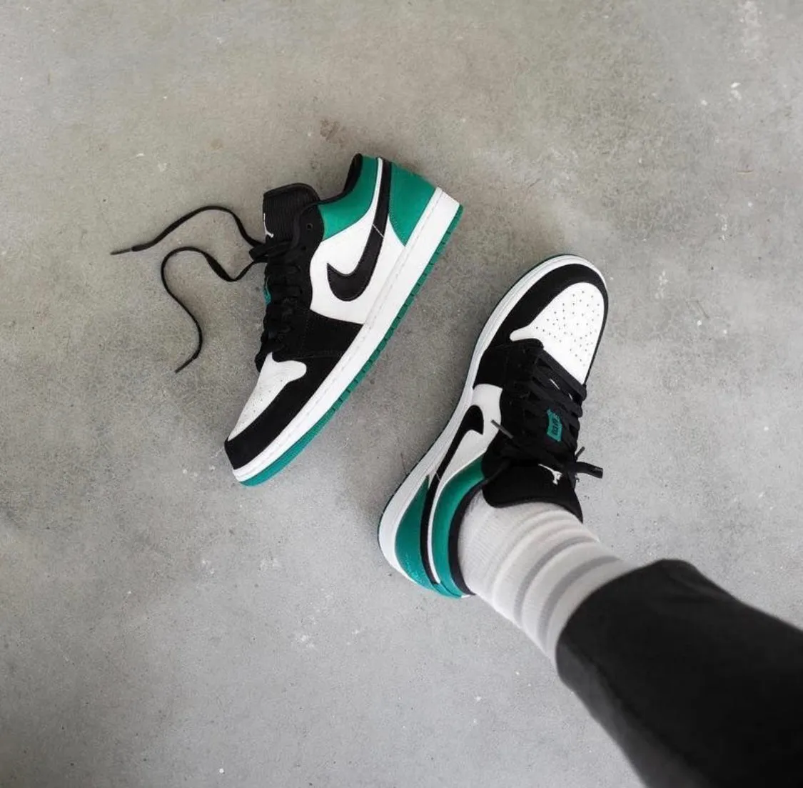 CE - AJ1 black and green toes