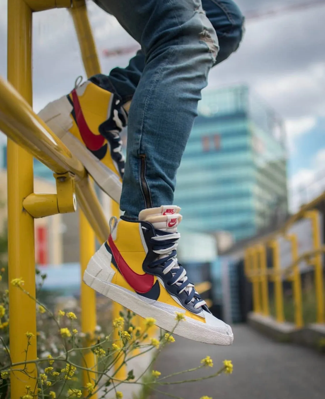 CE - NKE Blazer Yellow Red