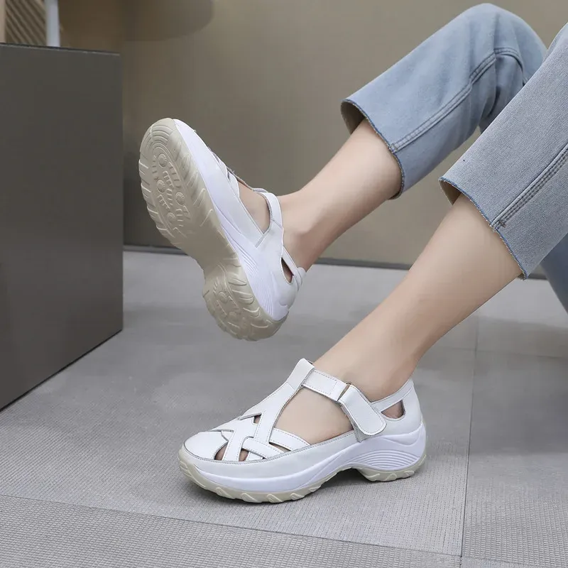 Comfort shoes made of synthetic leather