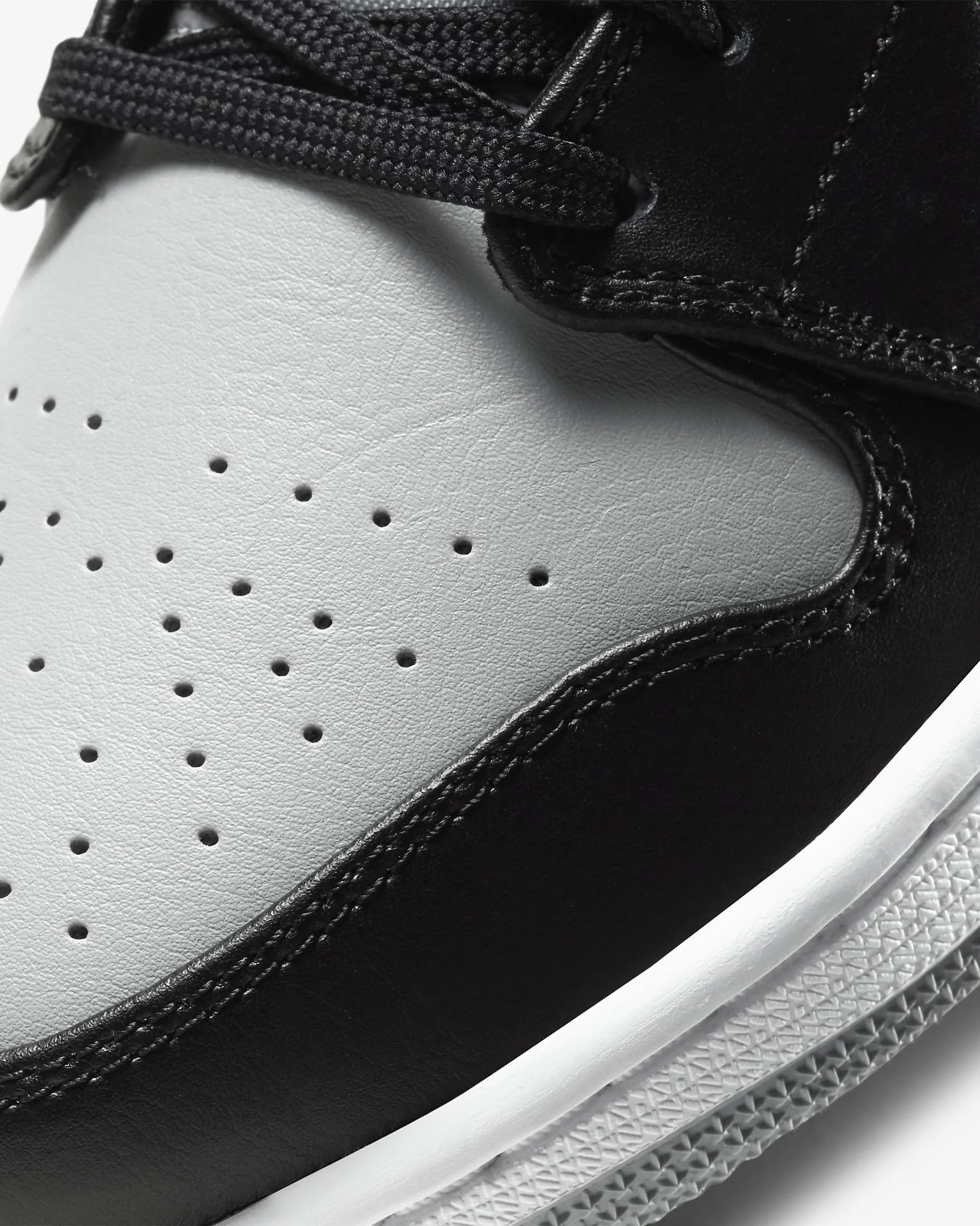 Men's Air Jordan 1 Low "Grey Toe / Shadow / Baron" (Black/Light Smoke Grey/White)(553558-039)