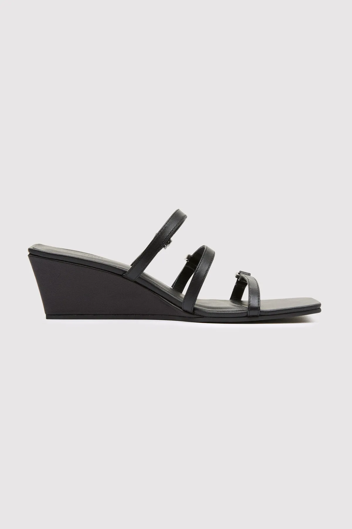 Mini Ring Detail Wedge - Black