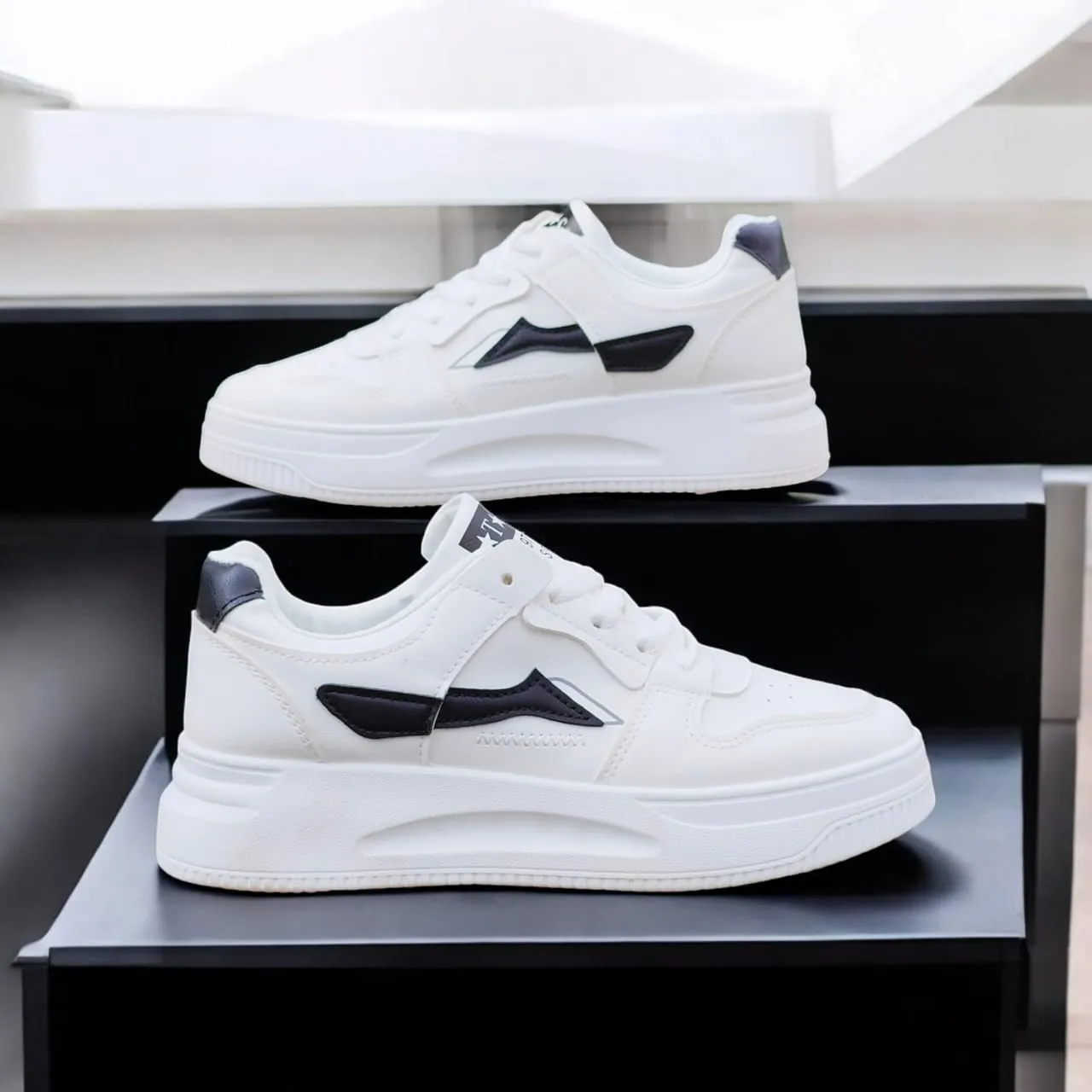 WOMAN'S SHOES WHITE CHUNK GS.77