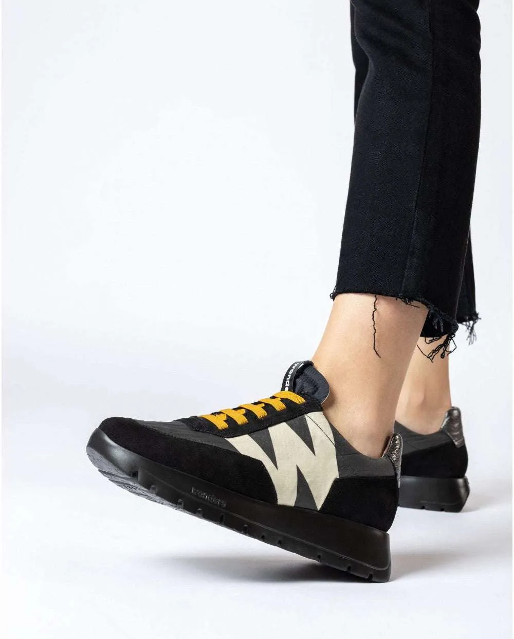 Wonders A2422NE-Trainer